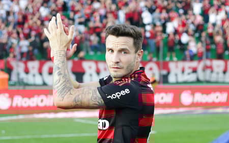 Saúl durante vitória do Flamengo contra o Juventude (Foto: Gilvan de Souza/Flamengo)