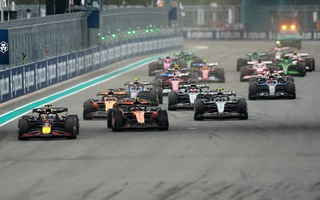 Largada do GP de Miami da Fórmula 1 (Foto: Hector Vivas / GETTY IMAGES NORTH AMERICA / Getty Images via AFP)