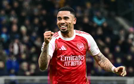 Gabriel Jesus comemora gol pelo Arsenal contra a Inter de Milão, pela Champions League