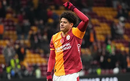 Gabriel Sara pelo Galatasaray (Foto: Divulgação/Galatasaray)