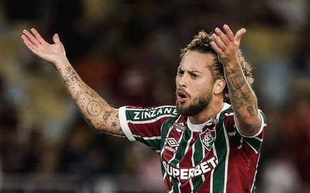 Torcedores criticam fortemente Guga pela entrevista pós-jogo (Foto: Lucas Merçon / Fluminense)