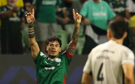 Gustavo Gómez comemora gol marcado pelo Palmeiras