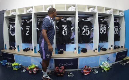 Vestiário do Botafogo no El Cilindro para partida com o Racing (Foto: Vítor Silva/Botafogo)