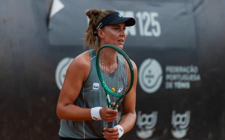 Bia Haddad venceu na estreia em Oeiras (Foto: Divulgação/FPT)