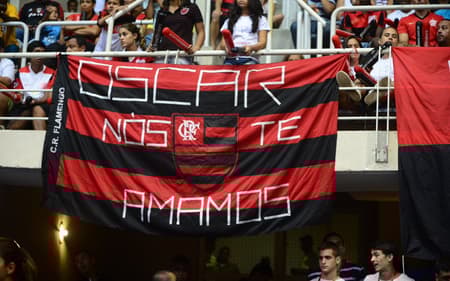 Torcida do Flamengo homenageia Oscar Schmidt (Foto: Flamengo/Divulgação)