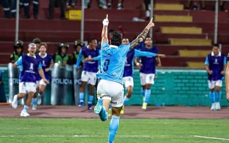 Felipe Vizeu decidiu o jogo para o Sporting Cristal (Foto: Reprodução Instagram do clube)