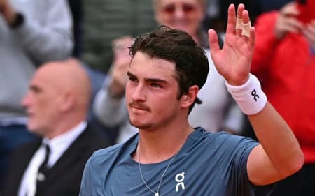 João Fonseca comemora a vitória na estreia em Monte Carlo (Reprodução)