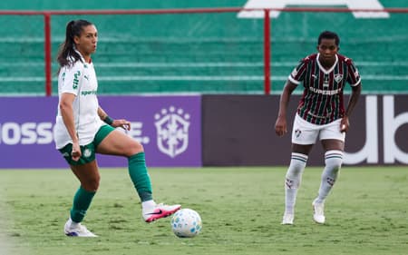 Bia Zaneratto domina bola em Palmeiras x Fluminense pelo Brasileirão Feminino. (Foto: Paloma Cassiano/Palmeiras)