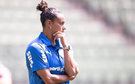 Rosana Augusto, treinadora do Palmeiras, durante jogo pelo Brasileirão Feminino. (Palmeiras/Divulgação)