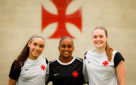 Avril e Helô (atletas), Kelly Silva (auxiliar técnica) do Vasco. (Foto: João Gabriel Alves)