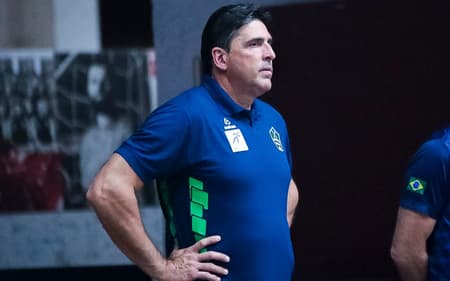 Giovane Gávio acompanha partida do Joinville Vôlei (Foto: Thamyres de Oliveira)