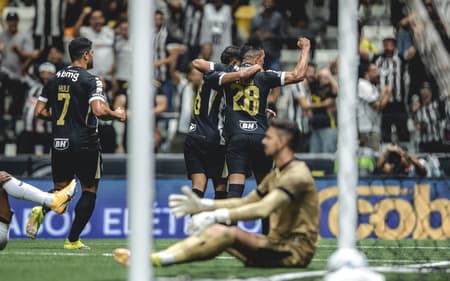 Jogadores comemoram gol contra o Ceará (Foto: Pedro Souza / Atlético)