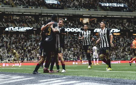 Jogadores comemorando gol contra o Ceará (Foto: Pedro Souza / Atlético)