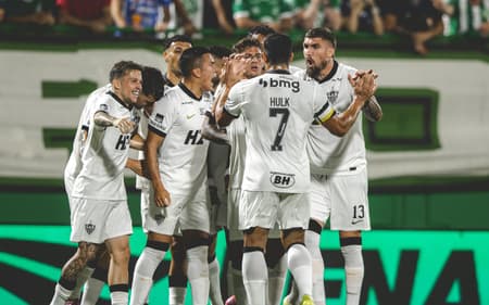 Jogadores do Galo comemoram gol contra a Chape (Foto: Pedro Souza / Atlético)