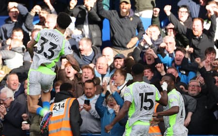 Jogadores do Manchester City comemorando o gol de Nico O'Reilly, na Premier League (Foto: Adrian Dennis/AFP)