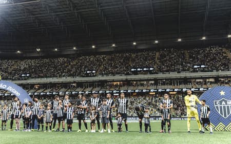 Jogadores entrada em campo Arena MRV (Foto: Pedro Souza / Atlético)