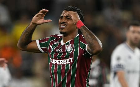 John Kenedy em Fluminense x Independiente Rivadavia (Foto: MAURO PIMENTEL / AFP)