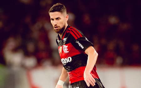 Jorginho em ação contra o Santos (Foto: Adriano Fontes/Flamengo)