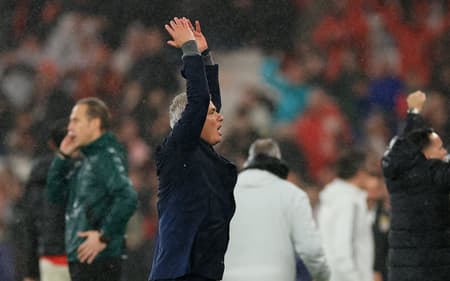 José Mourinho é treinador do Benfica (Foto: PATRICIA DE MELO MOREIRA / AFP)