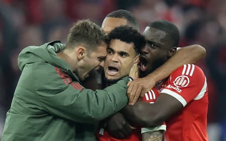 Luis Díaz comemorando o gol derradeiro da classificação do Bayern de Munique na Champions League (Foto: Alexandra Beier/AFP)