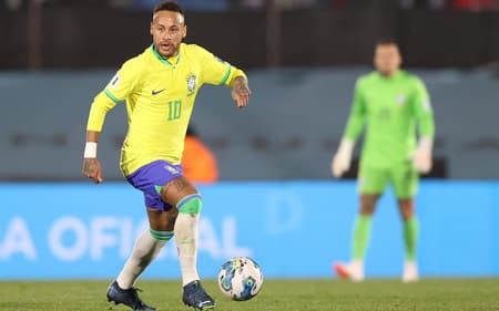 Neymar carrega o Brasil ao ataque em seu último jogo pela Seleção (Foto: Vitor Silva / CBF)