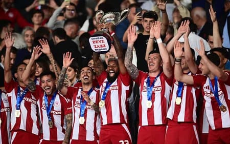 Olympiacos, de Rodinei, é campeão da Copa da Grécia 2025 (Foto: Instagram/@olympiacosfc)