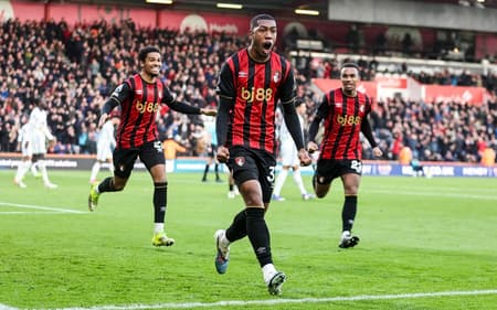 Rayan comemora gol marcado pelo Bournemouth contra o Aston Villa, pela Premier League