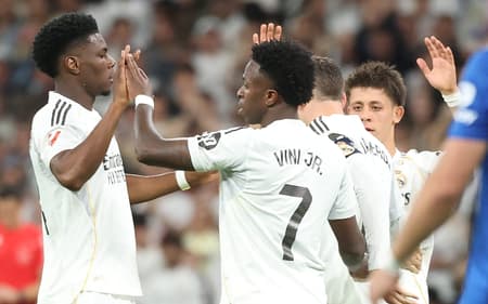 Com golaço de Vini Jr, o Real Madrid venceu o Alavés por La Liga (Foto: Pierre-Philippe MARCOU / AFP)