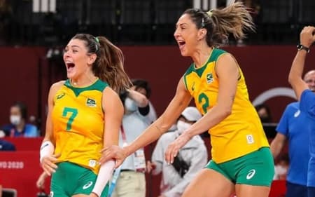 Rosamaria e Gattaz na Seleção Brasileira feminina de vôlei (Foto: Reprodução/Instagram)