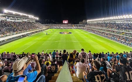 Santos e Atlético-MG se enfrentam na Vila Belmiro pelo Brasileirão