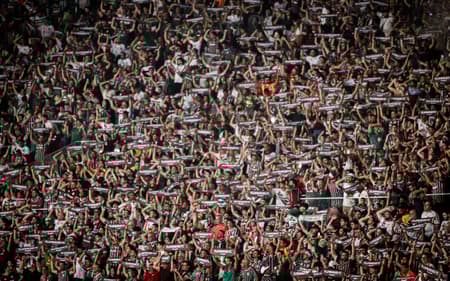 Torcedores do Fluminense fazem festa durante jogo contra o Cuiabá