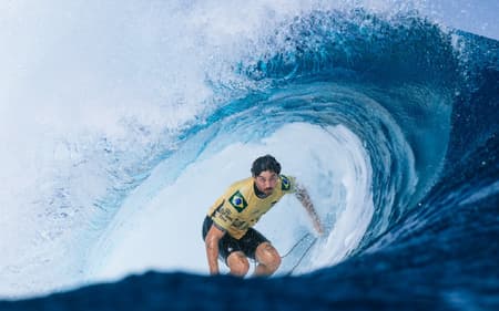 Yago Dora é o atual campeão mundial ao conquistar a temporada 2025 da WSL. (Foto: Ed Sloane / WSL)
