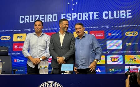 Artur Jorge e Pedrinho (Foto: Eduardo Statuti/Lance!)