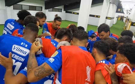 Bastidores Barcelona x Cruzeiro (Foto: Reprodução Cruzeiro TV)