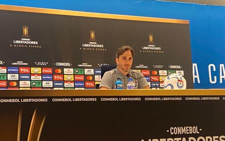 Zubeldía em coletiva após Fluminense x Independiente Rivadavia (Foto: Pedro Brandão/ Lance!)