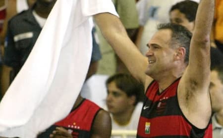 Oscar Schmidt se tornou o maior pontuador do basquete mundial jogando pelo Flamengo (Foto: Reprodução/Instagram)