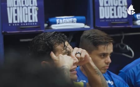 Lucas Romero antes de Cruzeiro x Grêmio (Foto: Reprodução Cruzeiro TV)