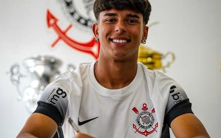 Lucas Corrêa em ação pelo Sub-20 do Corinthians antes da rescisão contratual (Foto: Reprodução/Instagram)