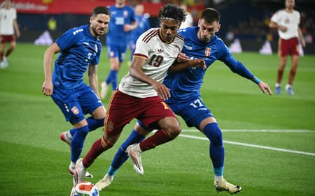 Yamal em ação no duelo entre Espanha e Egito (Foto: Jose Jordan/AFP)