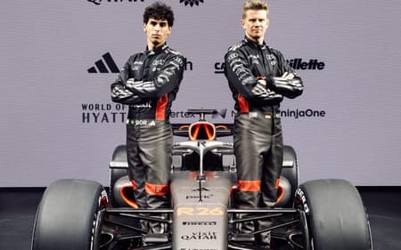 Gabriel Bortoleto e Nico Hulkenberg, durante evento de lançamento da Audi
