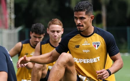 Lucas Ramon lateral São Paulo