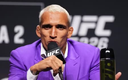 Charles 'Do Bronx' em coletiva antes do UFC 326, em Las Vegas (Divulgação)