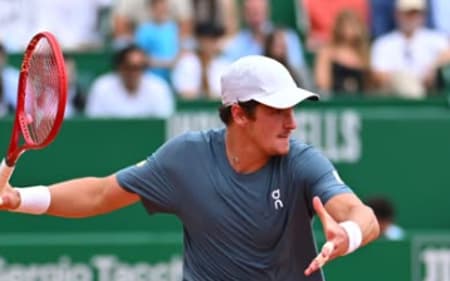 João Fonseca na derrota para Zverev em Monte Carlo (Reprodução)