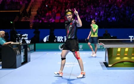 Wang Chuqin comemora a vitória sobre Calderano (Foto: ITTF)