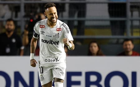 Neymar comemora gol do Santos contra Recoleta pela Sul-Americana (Foto: Miguel SCHINCARIOL / AFP)