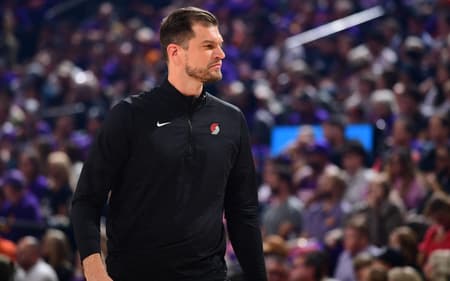Tiago Splitter, do Portland Trail Blazers, em vitória contra Phoenix Suns no Play-In da NBA 25/26 (Foto: Kate Frese/NBAE via Getty Images/AFP)