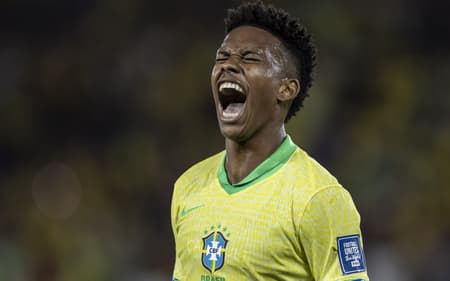 Estêvão comemora gol pela Seleção Brasileira (Foto: Eduardo Anizelli/Folhapress)
