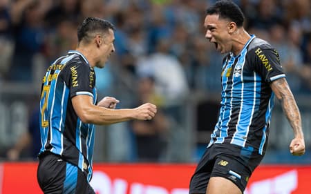Viery comemora gol pelo Grêmio (Foto: Richard Ducker/DiaEsportivo/Folhapress)