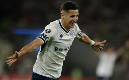 Alex Arce, ex-alvo de Corinthians e Palmeiras, decidiu jogo contra o Fluminense (Foto: Ruano Carneiro / Carneiro Images/Fotoarena/Folhapress)