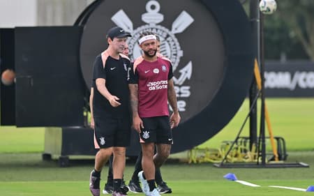 Memphis Depay e Fernando Diniz (Foto: Eduardo Carmim/Photo Premium/Folhapress)